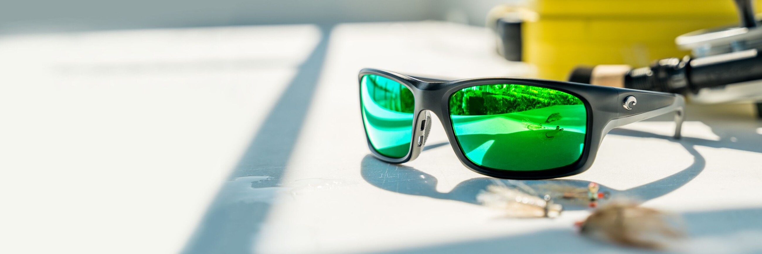 CELEBRAMOS NUESTRO 40.º ANIVERSARIO-En 1983, un grupo pescadores se dió cuenta de que sus gafas de sol no estaban a la altura de lo que enfrentaban,por lo que crearon las suyas propias. Hoy, 40 años después, Costa sigue dedicada a crear gafas de sol de primer nivel para los amantes del agua, además de proteger al planeta acuático que llamamos hogar.