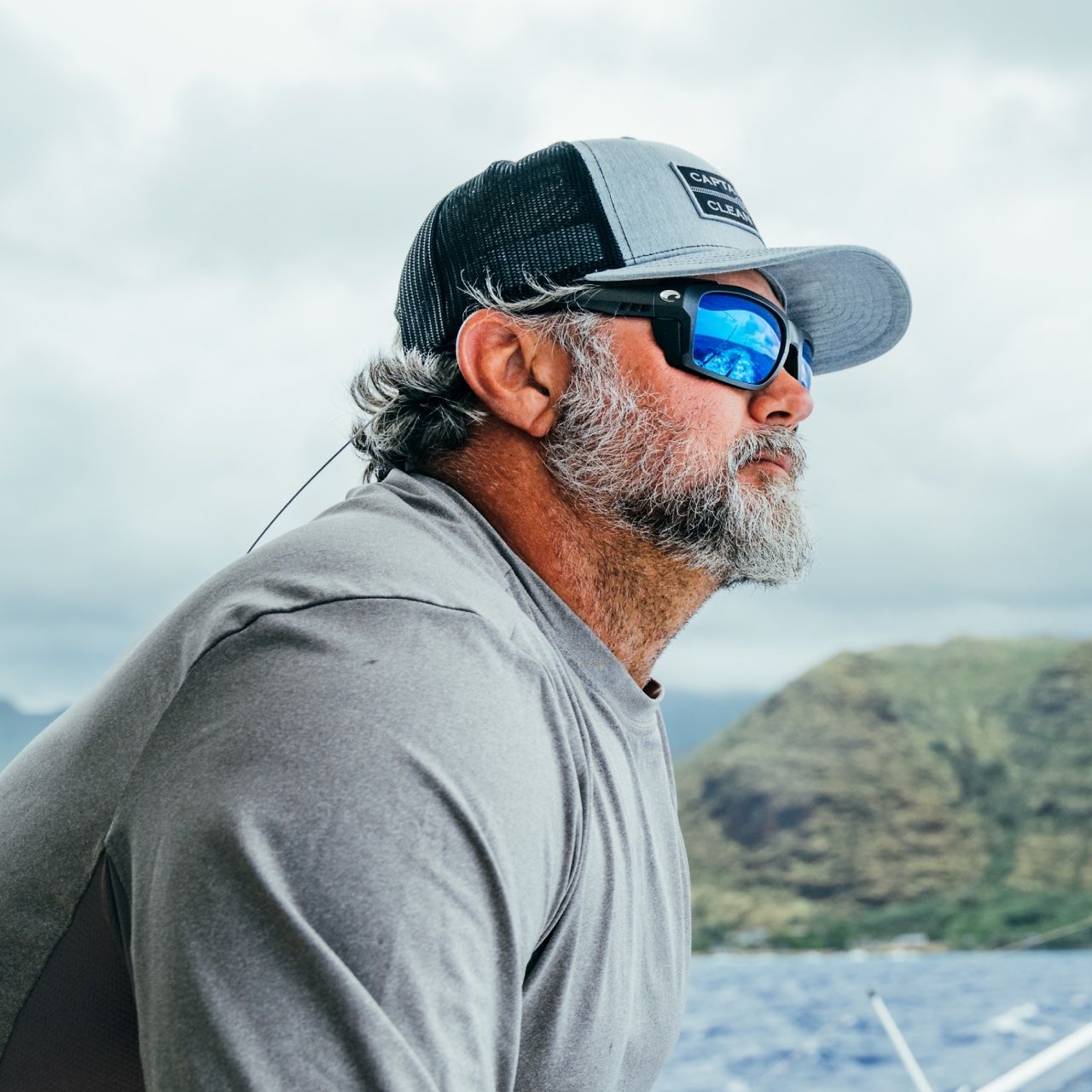 Made for elite anglers that demand the most from every cast, the King Tide 8 features a full wrap with removable side shields for optimal viewing on and off water.