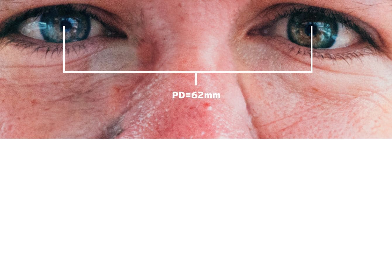 dp simple-La DP SIMPLE es la distancia pupilar entre el centro de una pupila y el centro de la otra, lo que puede ser una DP de lejos o DP de cerca. La DP de lejos se puede utilizar para pedir cualquier tipo de lentes graduados, excepto los lentes de lectura. Lea a continuación para saber cómo calcular la DP de cerca para las lentes de lectura.