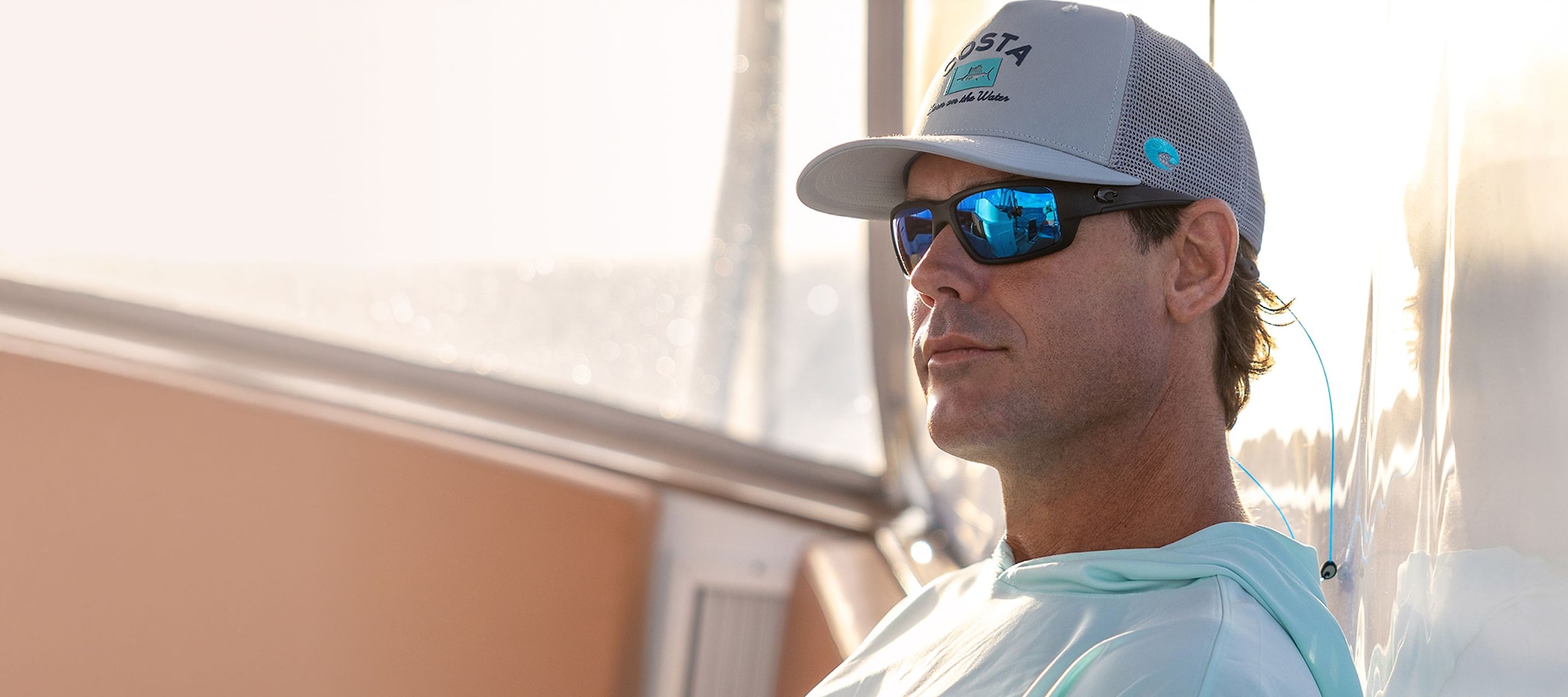 AJUSTÉES, JAMAIS PERDUES-Gardez vos Costa là où elles doivent être : sur votre nez. Équipée d'un cordon conçu pour l'eau, votre monture restera bien en place à chaque lancer, coup de pagaie et marée.