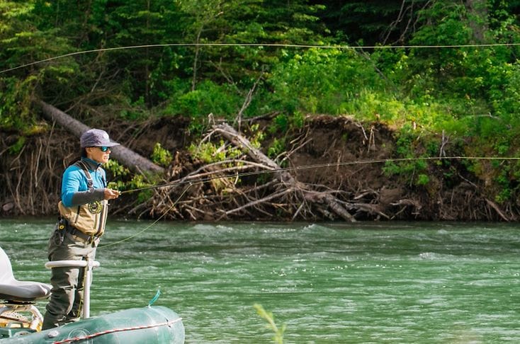 Dominando el Atado de Moscas: Técnicas de Pesca Costera para Precisión y Éxito