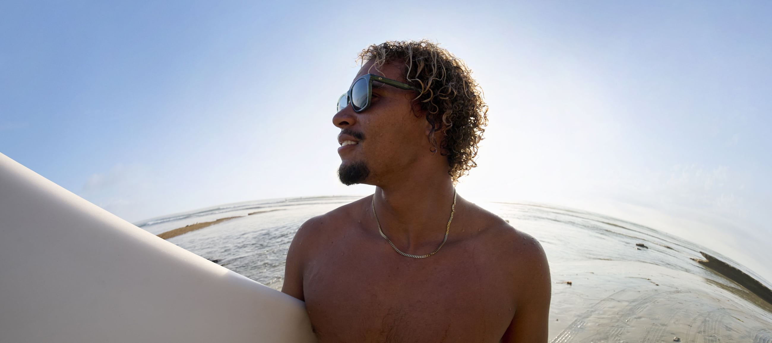 CLASSIC COASTAL SOUL-NEW ARRIVAL -Gravels features a lightweight rectangular shape built to move seamlessly between coast and city. Finished with signature Del Mar detailing for effortless style from sunrise to sunset.