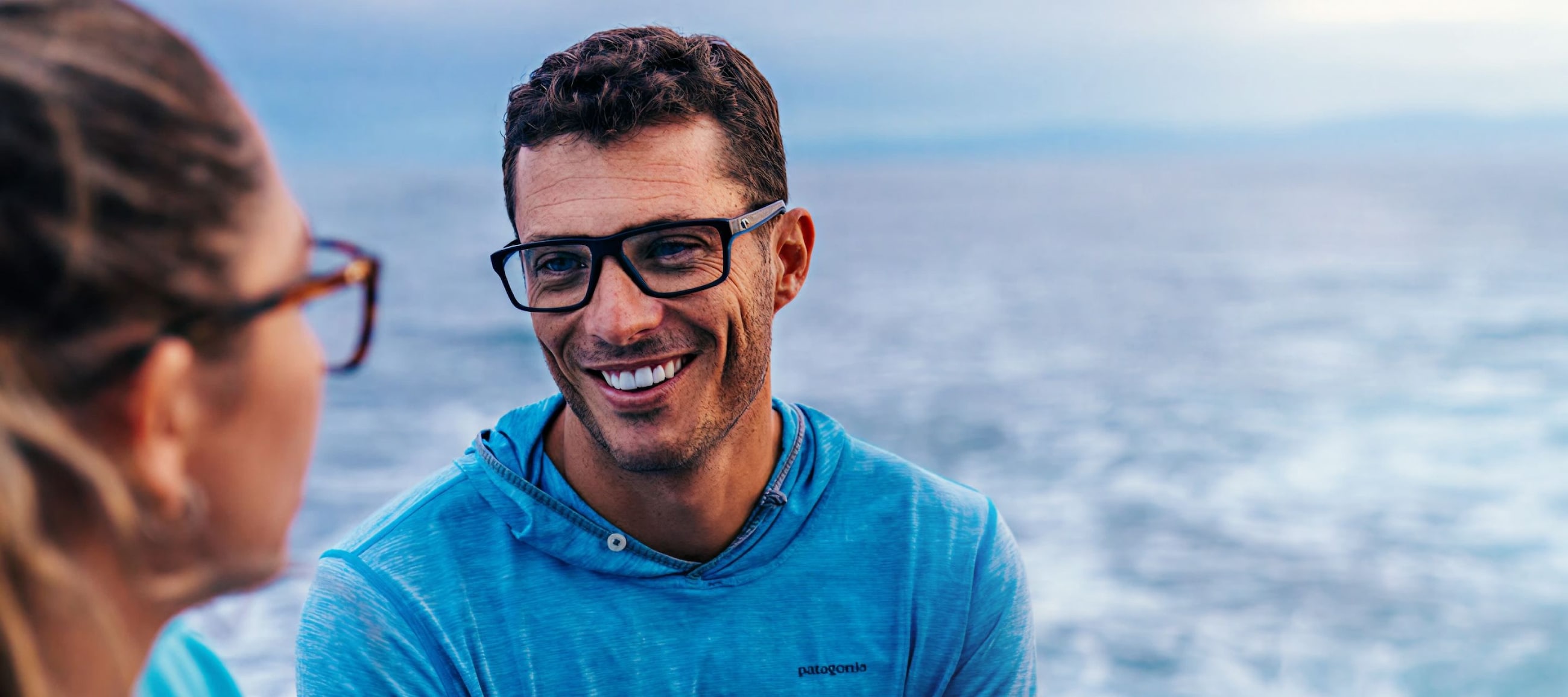 SIN COMPLICACIONES. SOLO CLARIDAD.-PAQUETES DE LENTES GRADUADOS COSTA-Elige tu armazón. Escoge tu paquete — Core, Pro o Elite. Desde claridad para todos los días hasta rendimiento premium, encontrar los lentes ideales para tu vida en el agua nunca había sido tan fácil.
