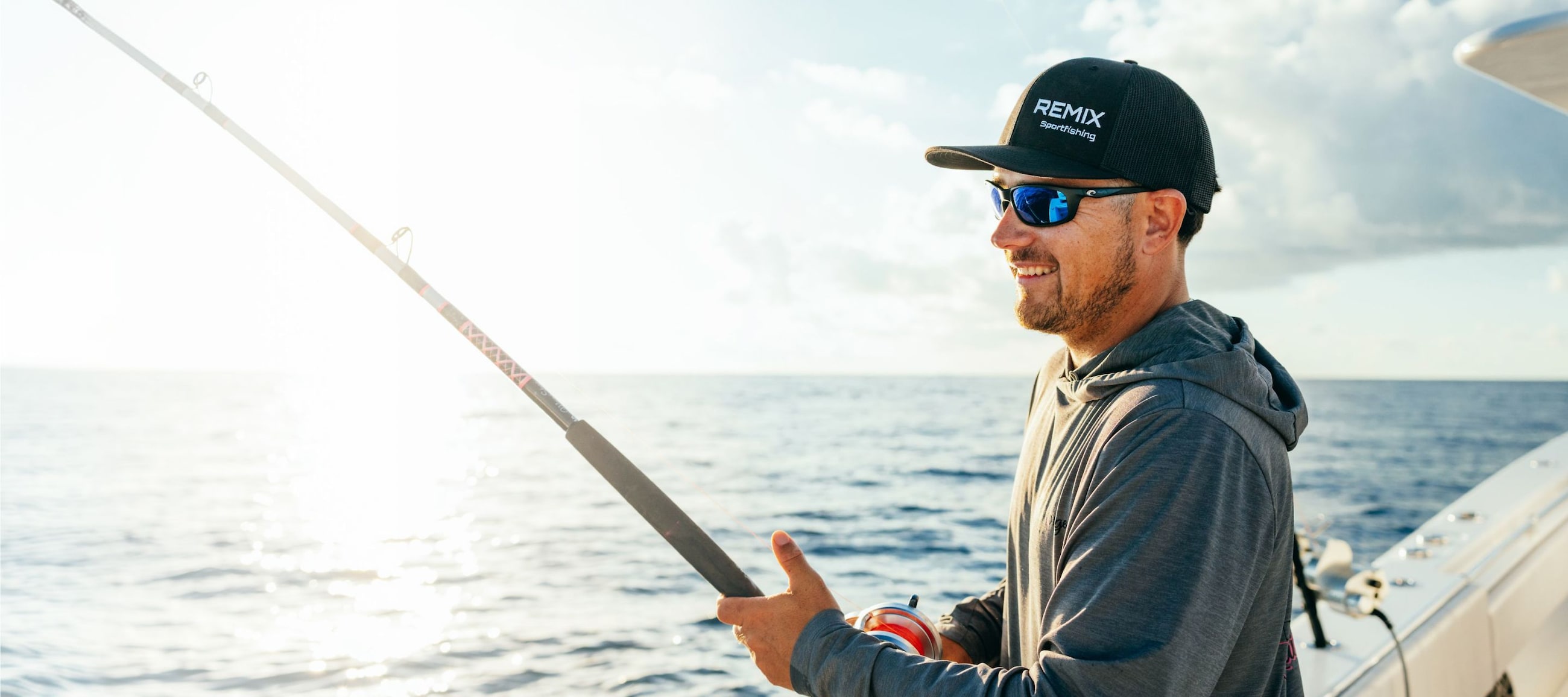 CREADO SEGÚN CÓMO PESCAS-SUPERVENTAS DE RENDIMIENTO-Reduce el deslumbramiento y ve el agua de manera diferente con las lentes 580® que realzan el color y el contraste. Los detalles intencionados ayudan a alejar el sudor y el agua de tus ojos para que puedas concentrarte cuando cambian las condiciones.