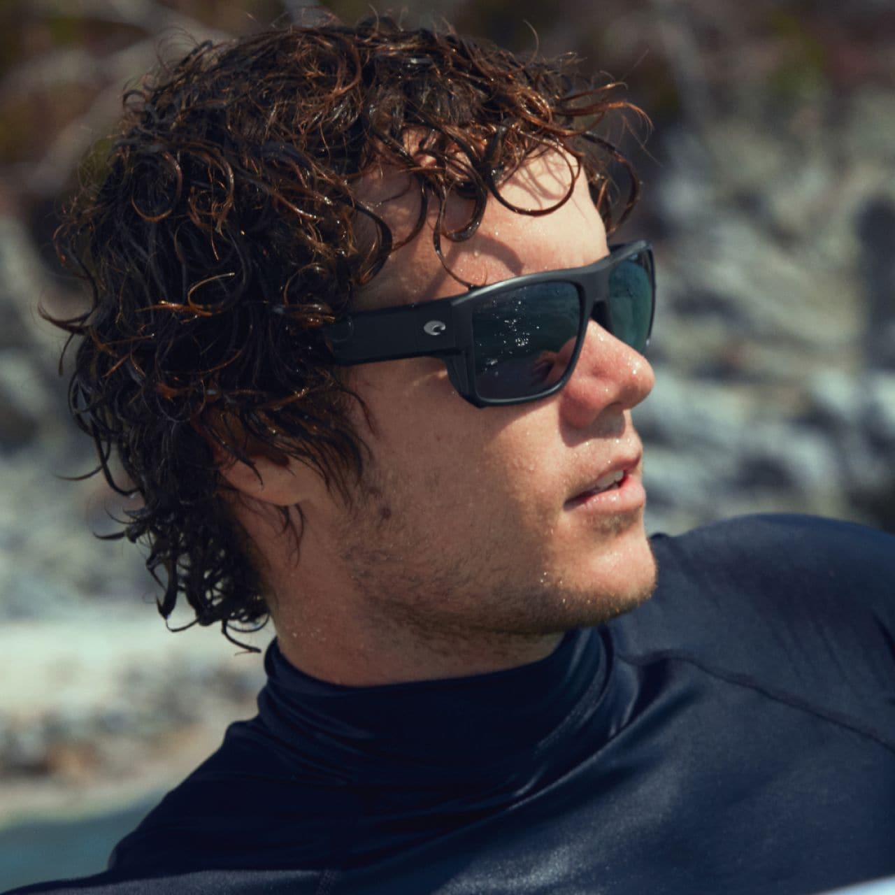 Key Features to Consider in Water Sports Sunglasses -Factors to consider when selecting your ideal water sports sunglasses go beyond style and aesthetics. From UV (ultraviolet) protection and polarization to lens color and frame style, many options are available. To make an informed choice when shopping for your next pair of quality sunglasses, consider the following features: 