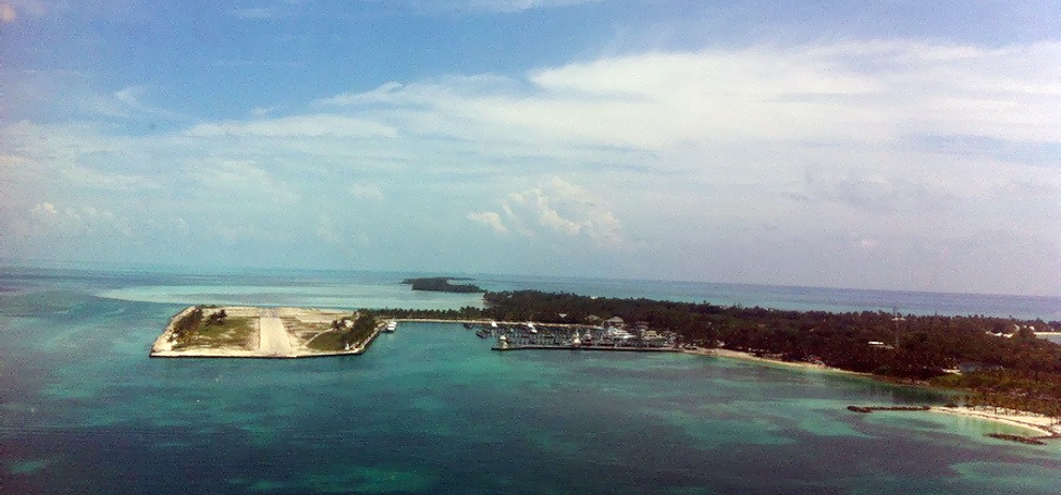 Vista del puerto de los Cayos Cat.